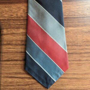 Etienne Aigner necktie - Vintage - 100% silk - 3 in. wide